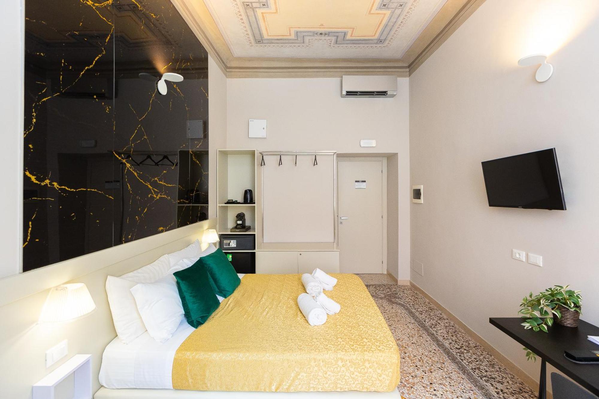 Iron Cityaus Termini Rome Exterior photo