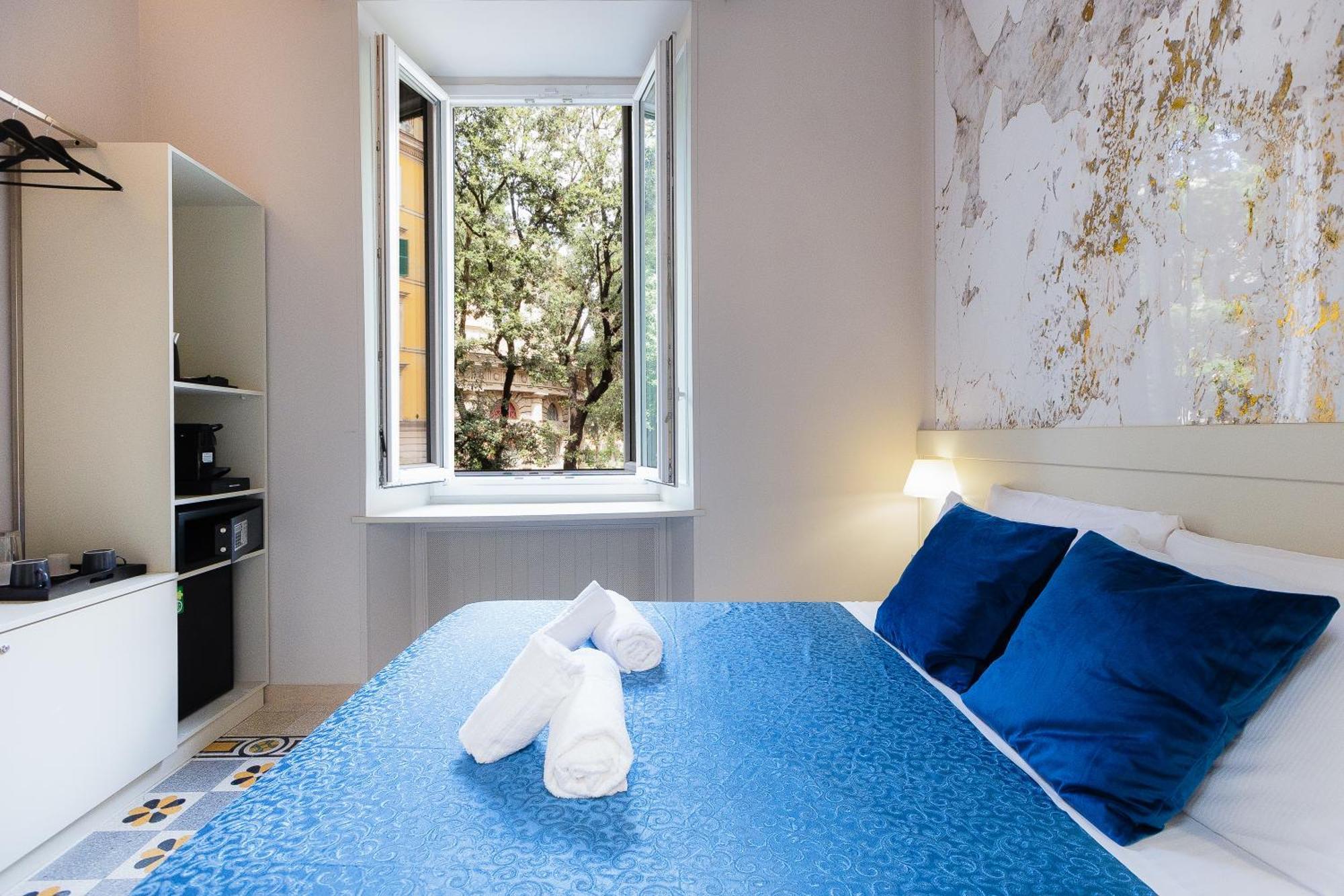 Iron Cityaus Termini Rome Exterior photo