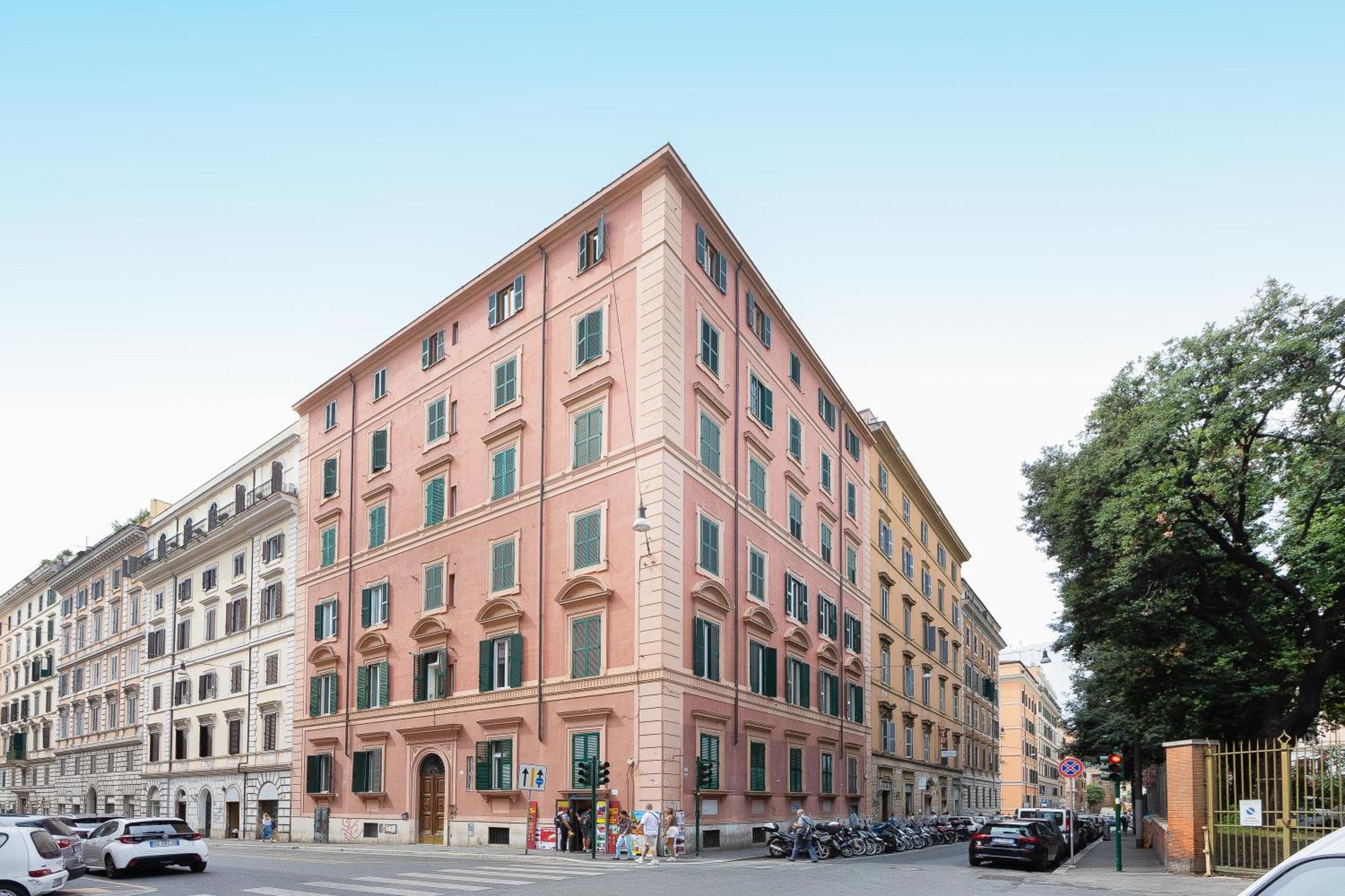 Iron Cityaus Termini Rome Exterior photo
